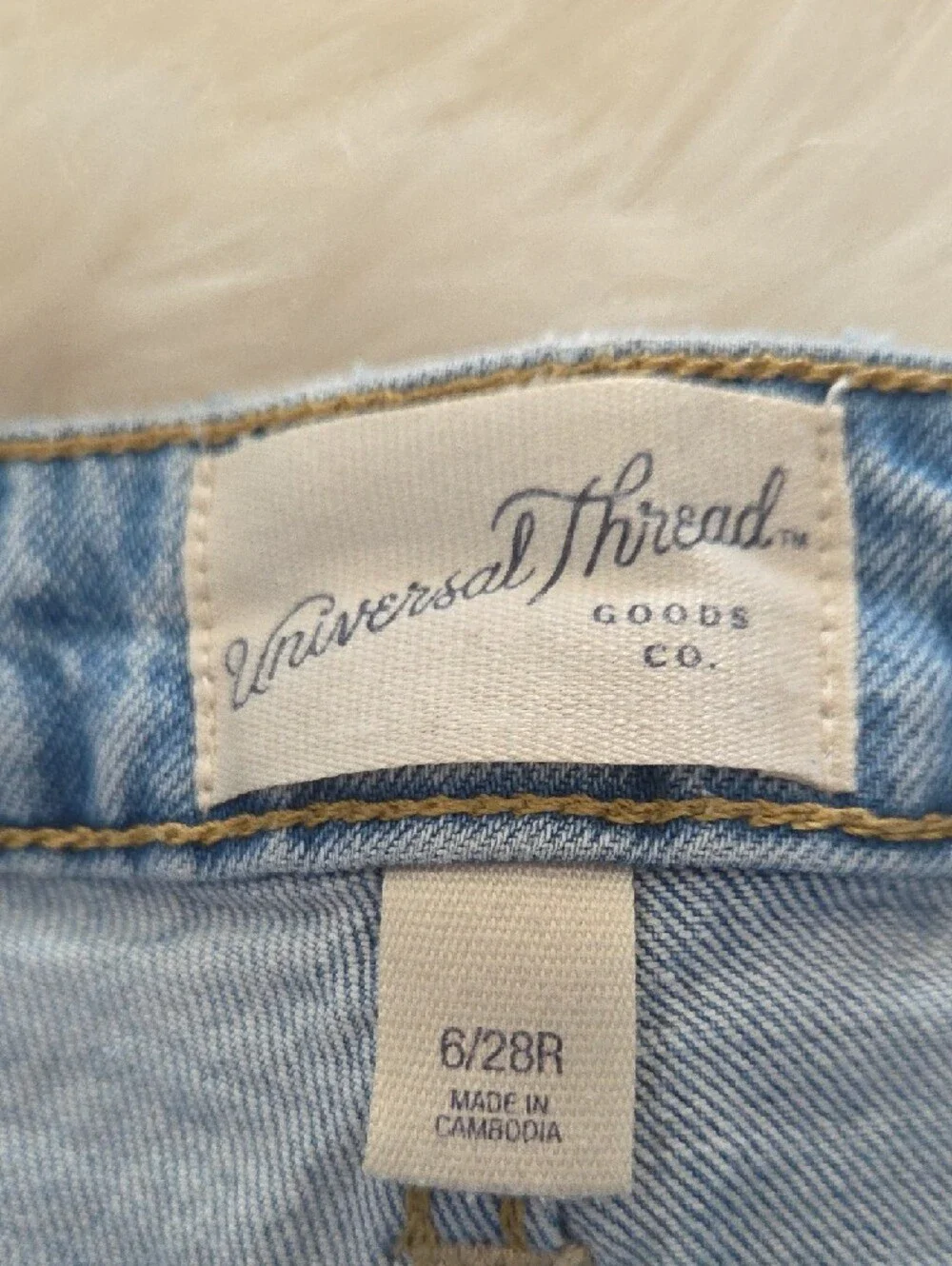 Universal Thread Light Wash Button-Fly Denim Shorts